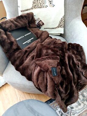 NEW! EXQUISITE LUXURY PLUSH REBECCA MINKOFF BLANKET